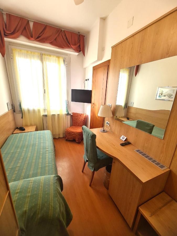 Hotel Zurigo Varazze Bagian luar foto
