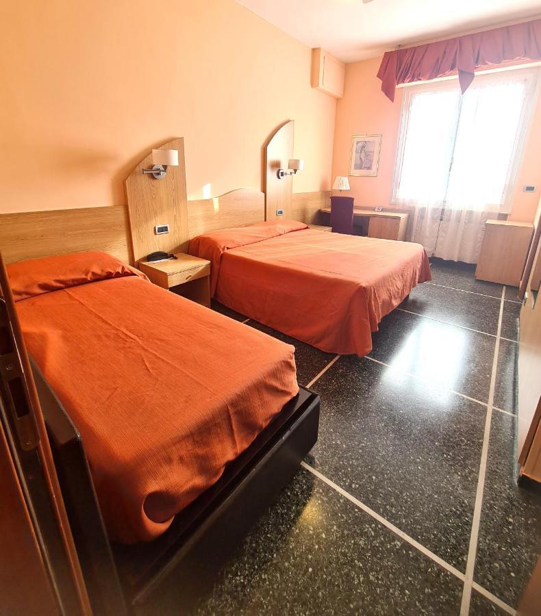 Hotel Zurigo Varazze Bagian luar foto