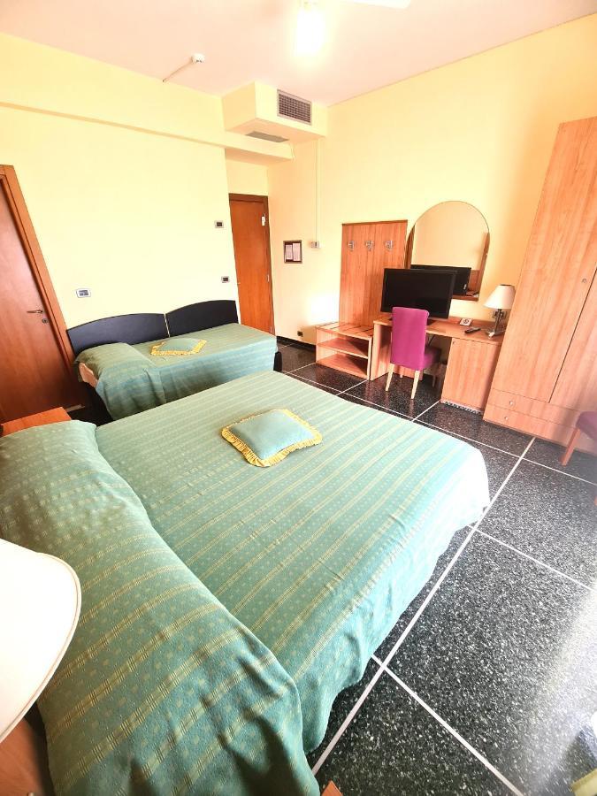 Hotel Zurigo Varazze Bagian luar foto