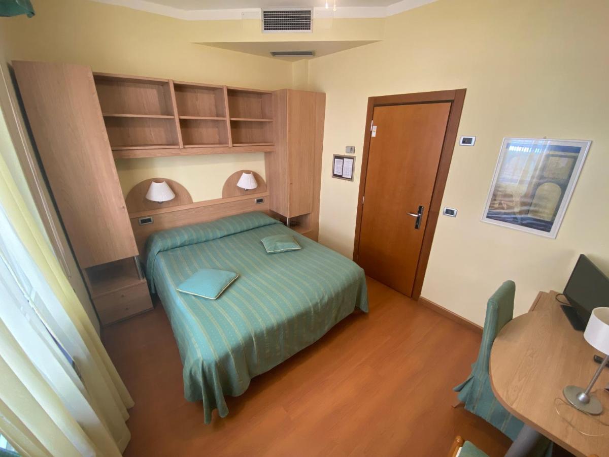 Hotel Zurigo Varazze Bagian luar foto