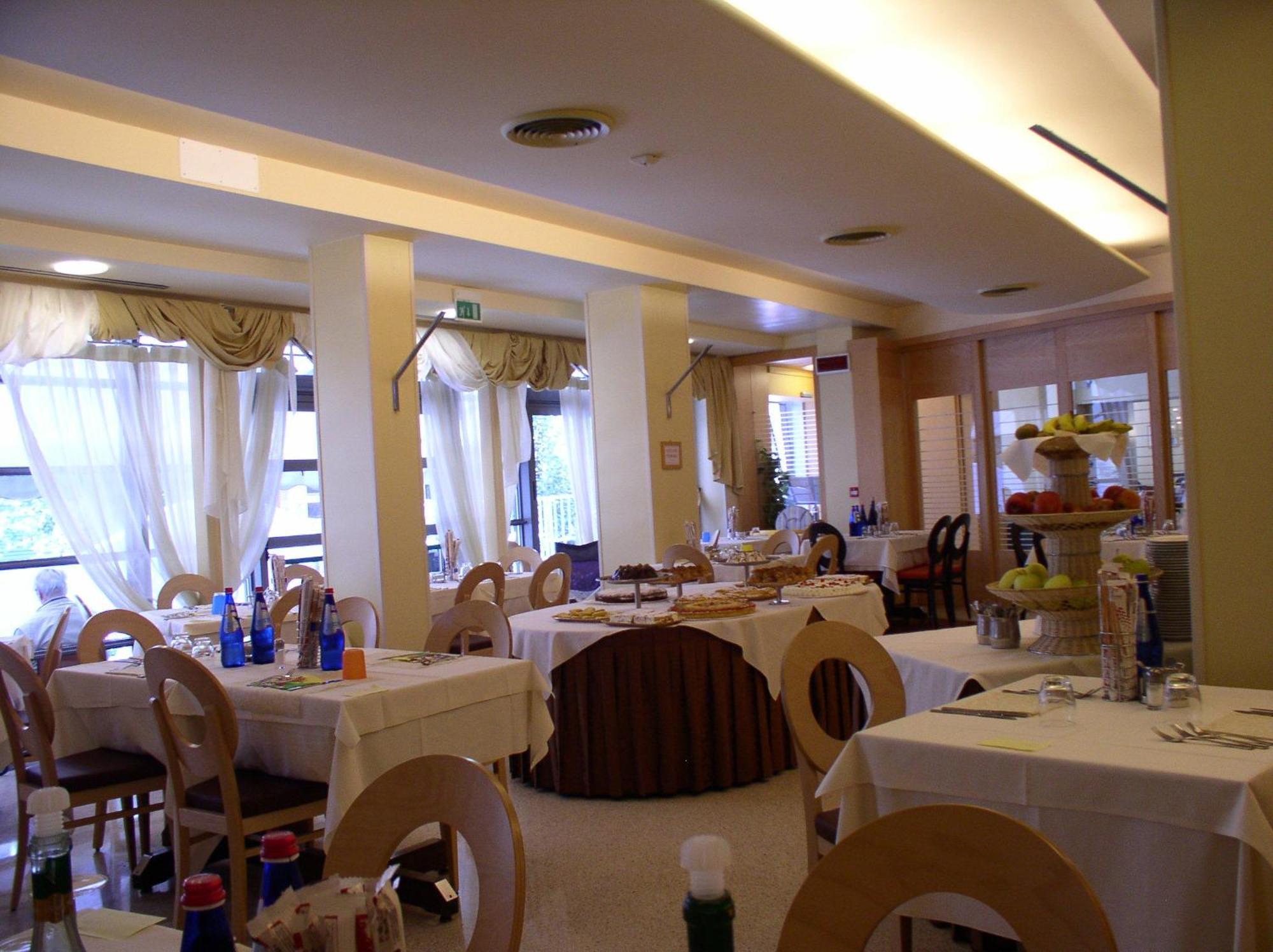 Hotel Zurigo Varazze Bagian luar foto