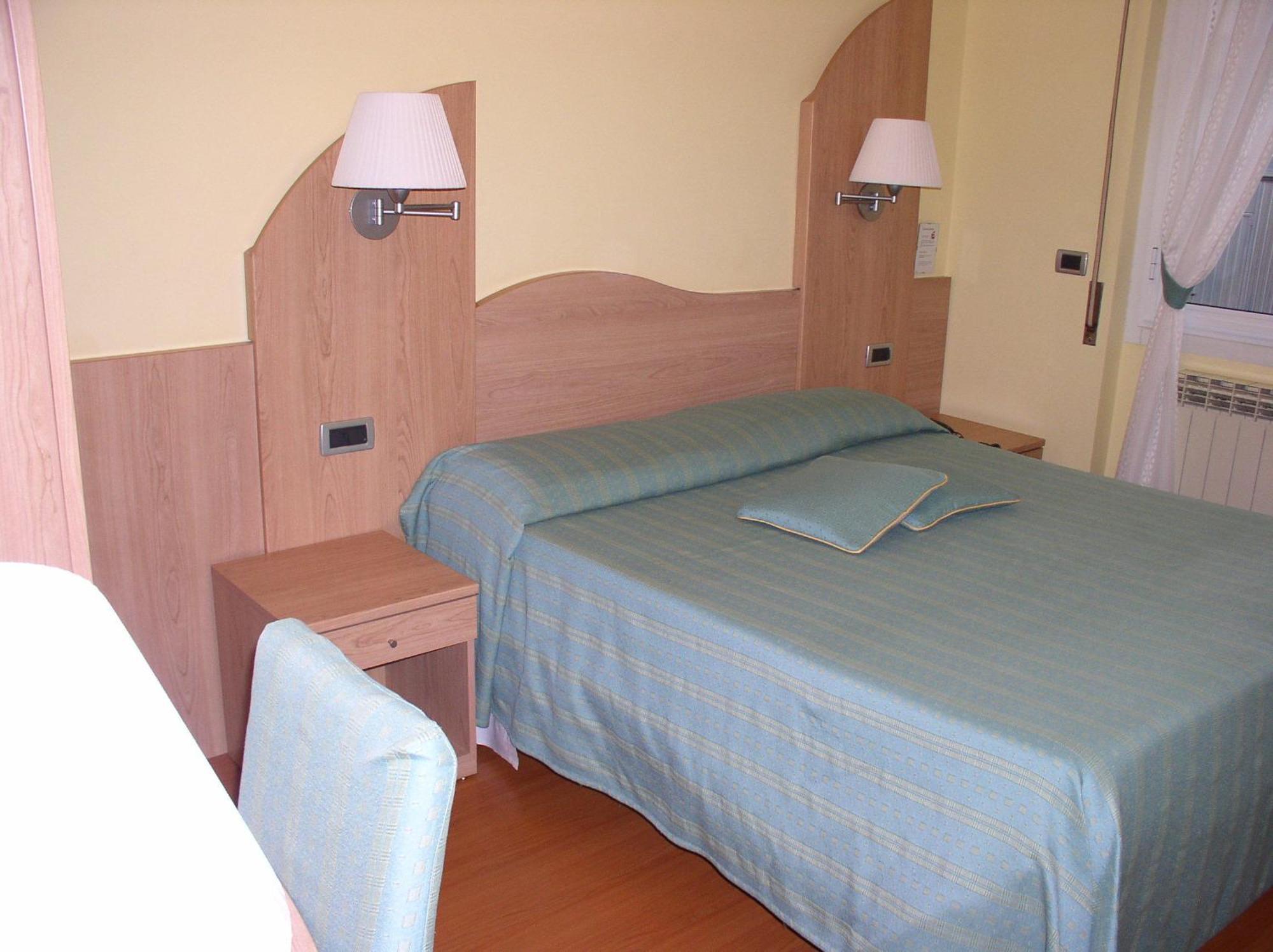 Hotel Zurigo Varazze Bagian luar foto